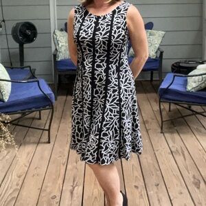 Connected Apparel Black and White Print Fit and Flare Dress Size 8